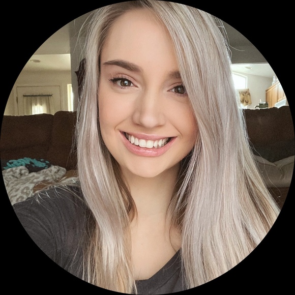 Profile Picture of Megan Mockoski (@megan_mockoski) on Poshmark