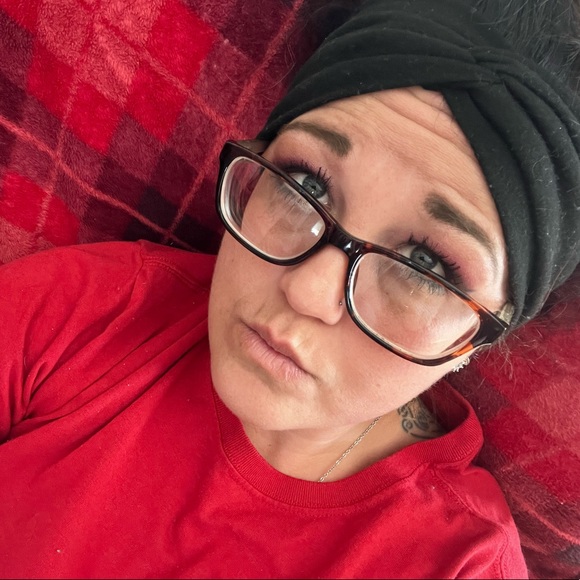 Profile Picture of Crystal Severance (@ravenzwingog) on Poshmark