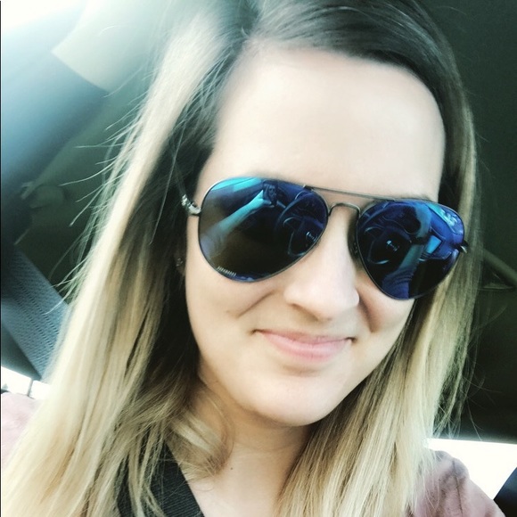 Profile Picture of Jasmine Schaefer (@jgezella) on Poshmark