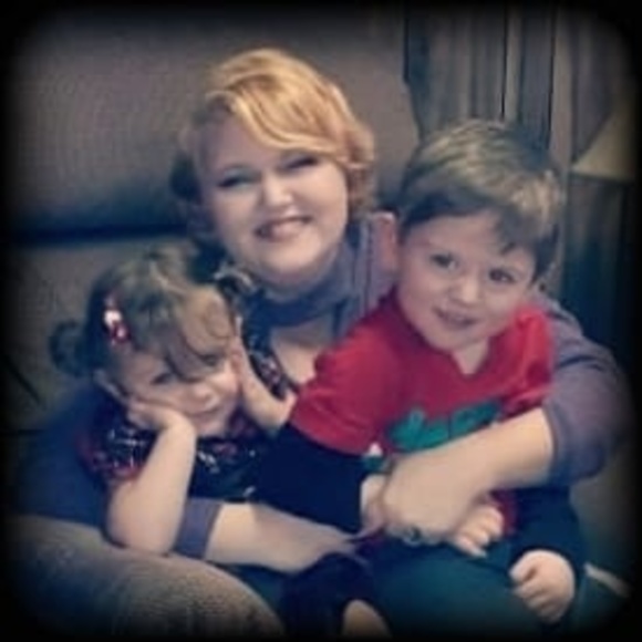 Profile Picture of Jocelynn Finton (@jocelynnfinton) on Poshmark