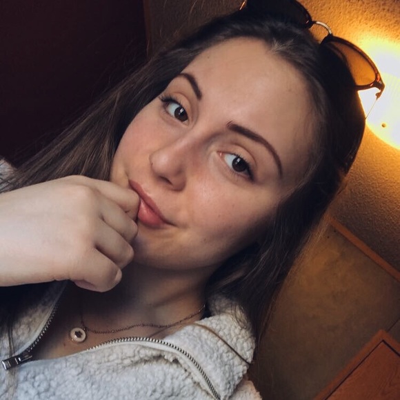 Profile Picture of Karley Grinder (@kargrinder) on Poshmark
