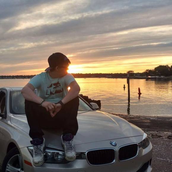 Profile Picture of Jesse Field (@thejestershere) on Poshmark
