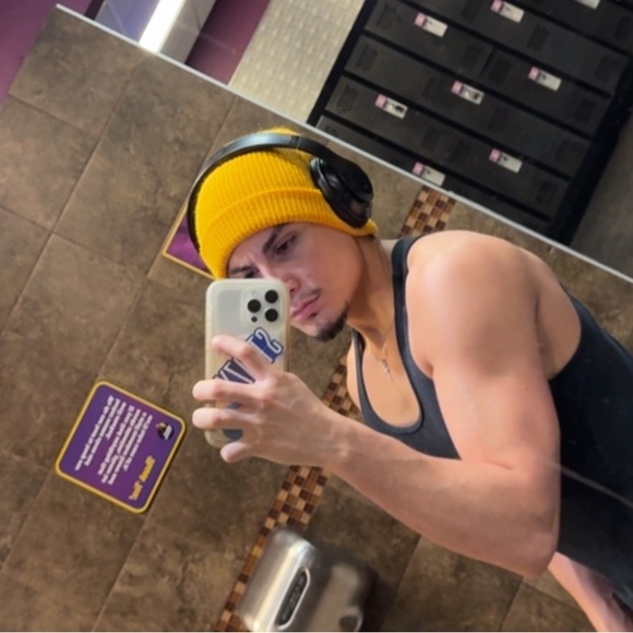 Profile Picture of Benjamin Campos (@benandrade504) on Poshmark