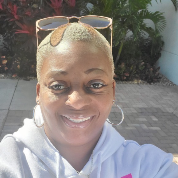 Profile Picture of Estelle Fryar (@fryar44) on Poshmark