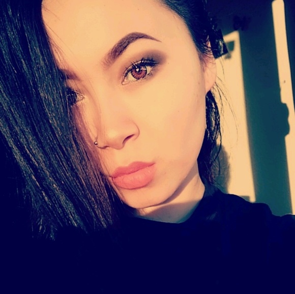 Kay Vienup - Poshmark Profile Picture of Kay Vienup (@kay_vienup) on Poshmark