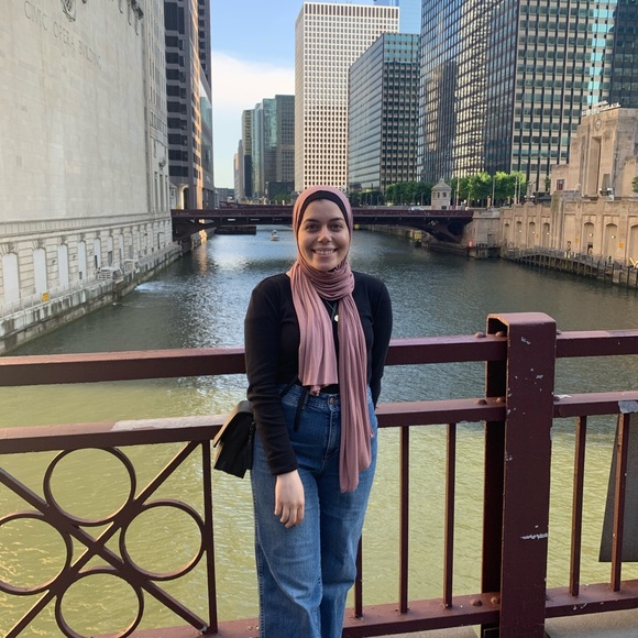 Profile Picture of Zainab Mazloum (@zainabmazz) on Poshmark