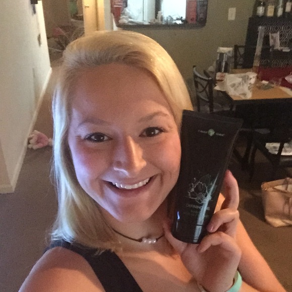 Profile Picture of Julia Hardy (@jhardy15) on Poshmark