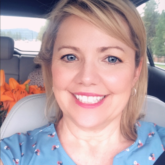 Profile Picture of Angela Vietri (@zulugumba2526) on Poshmark