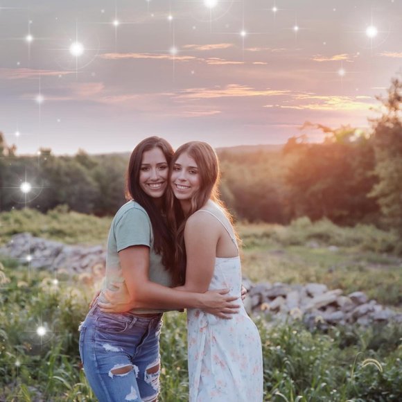 Profile Picture of Faith Mrochko (@mrochkof) on Poshmark