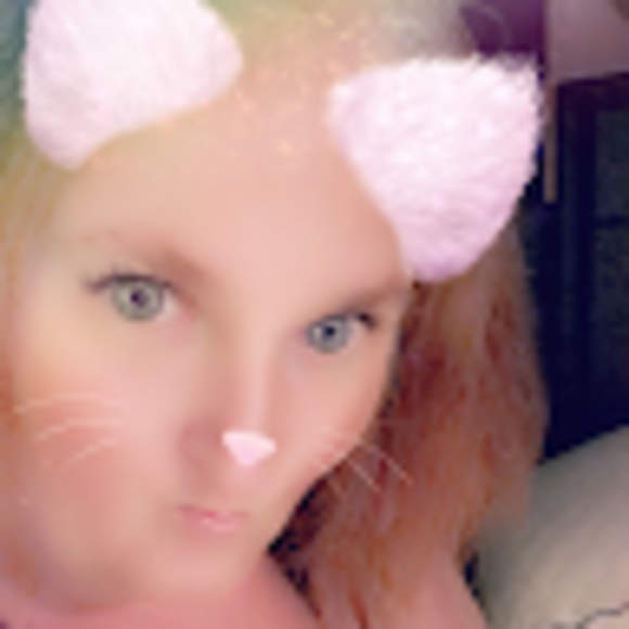 Profile Picture of Lisa Reisinger (@lisa_reisinger) on Poshmark