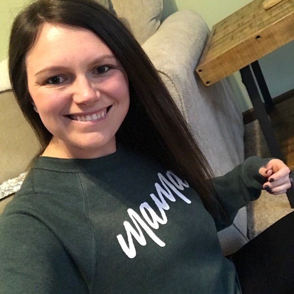Profile Picture of Laura Tackett (@tackett0410) on Poshmark