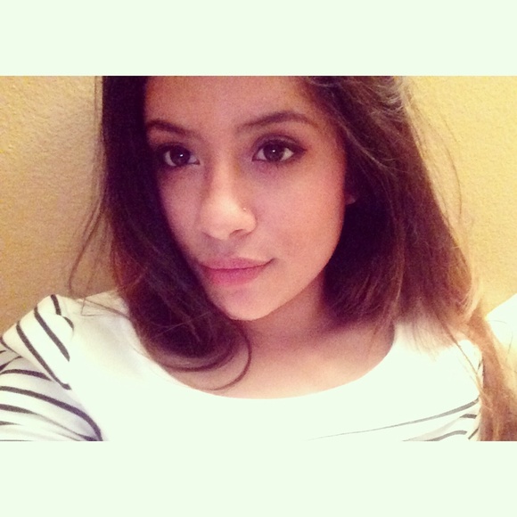 Profile Picture of Christina Nauta (@christeeenuh) on Poshmark