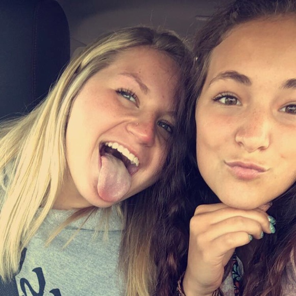 Profile Picture of Selah Hochstedler (@selahjadee) on Poshmark