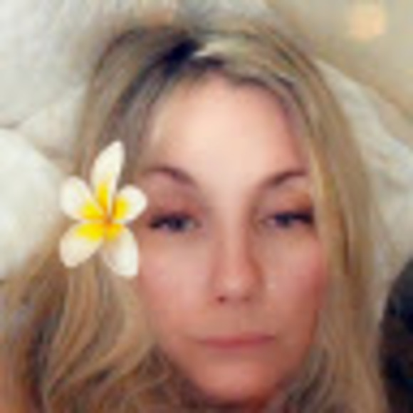 Profile Picture of Dawn Spohn (@dawnmarie031169) on Poshmark