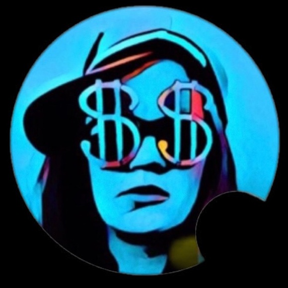 Profile Picture of Melissa Mozzone (@melmznshop) on Poshmark