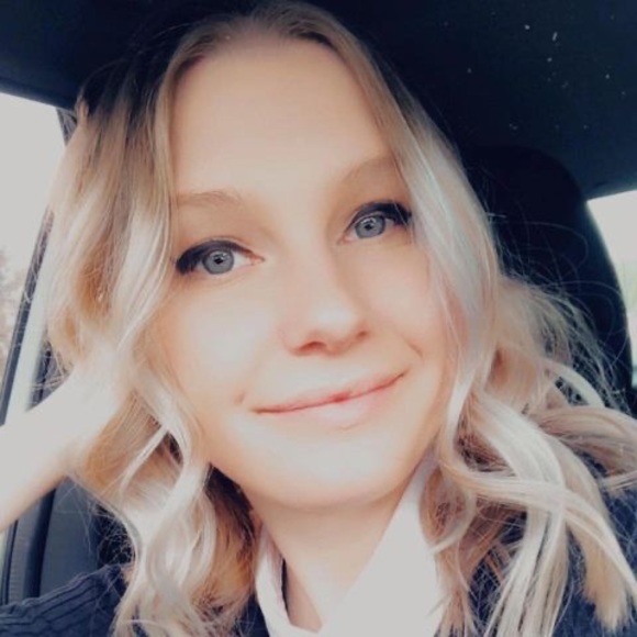 Profile Picture of Olivia Jablonski (@olivia_jablo995) on Poshmark