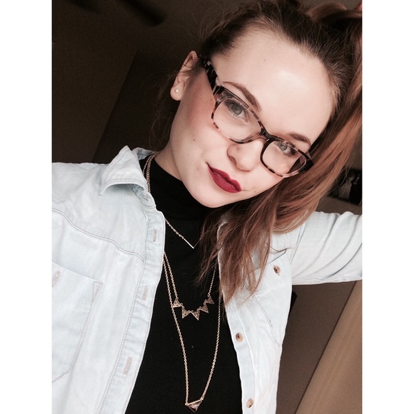 Profile Picture of Alexa Clark (@alelelexa) on Poshmark