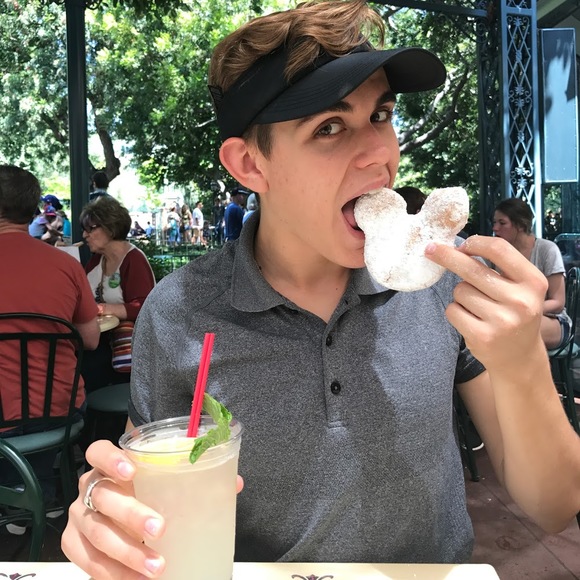 Profile Picture of Jordan Moore (@jordanmoore485) on Poshmark