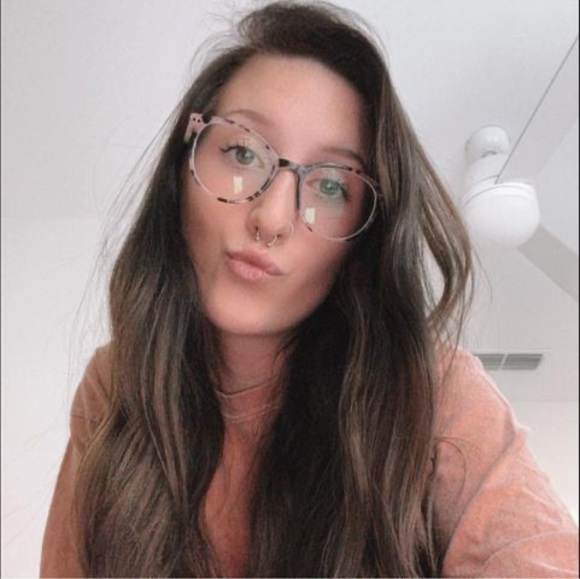 Tami Brock - Poshmark Profile Picture of Tami Brock (@tamidbrock) on Poshmark