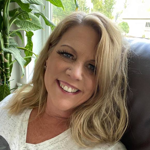 Profile Picture of Stephanie Peterson neal (@sunnymomma) on Poshmark