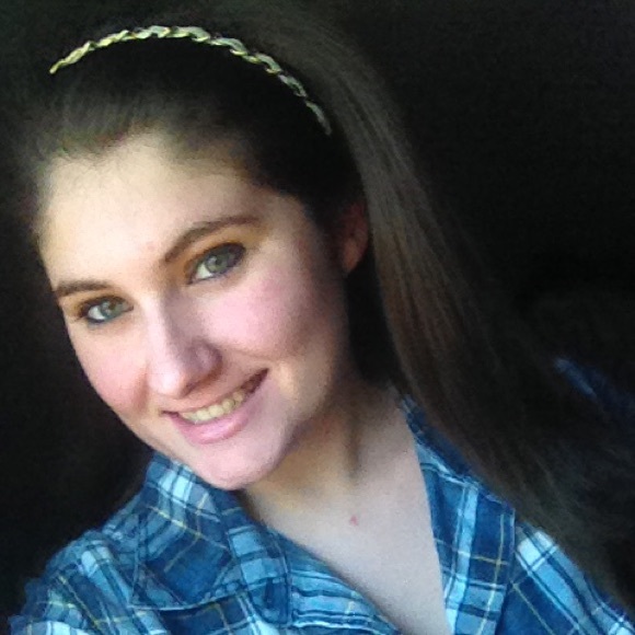 Profile Picture of Christine Lisiewski (@clisiewski13) on Poshmark