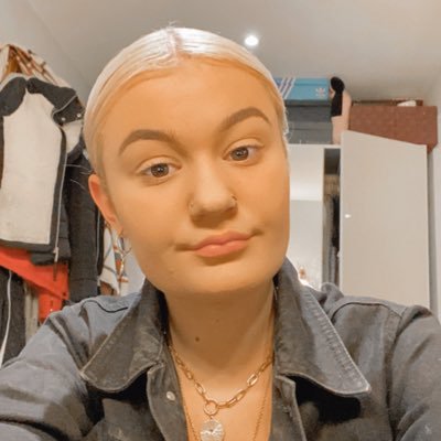 Profile Picture of Amberrrr  ✨ (@Amber01Lewis) on Twitter