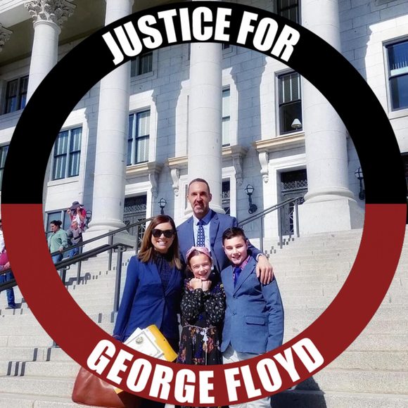 Profile Picture of Julia Augustine (@gatorjul) on Poshmark