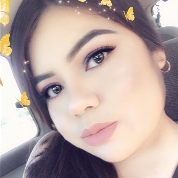 Profile Photo of Alicia Barajas (@lichaaaa__) on Poshmark