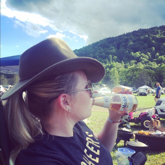 Profile Picture of Olena Kalinichenko (@olenaodessa123) on Poshmark