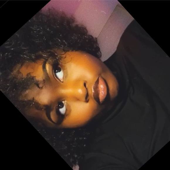 Profile Picture of Mya Singleton (@mya319) on Poshmark
