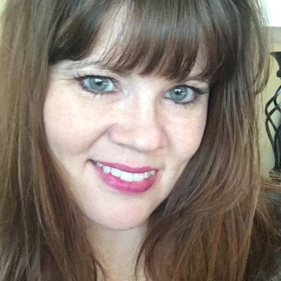 Profile Picture of Wendy Milzarek (@wendymilzarek) on Poshmark