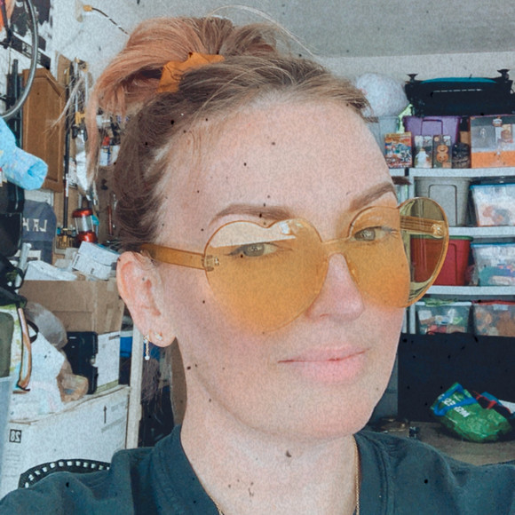 Profile Picture of Carrie Rees (@amt_carrie) on Poshmark