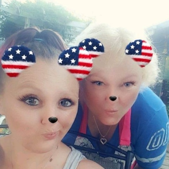 Profile Picture of Cheryl Miskinis (@roseoz7) on Poshmark