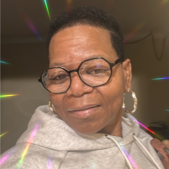 Profile Picture of Susan Watson (@steppingsue) on Poshmark