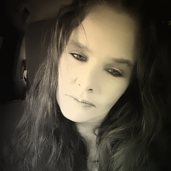 Profile Picture of Kimberly Ogles (@kimi1774) on Poshmark