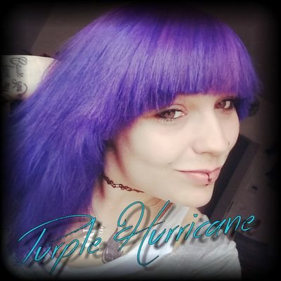 Profile Picture of FrEaK (@LogiesCoverGirl) on Twitter