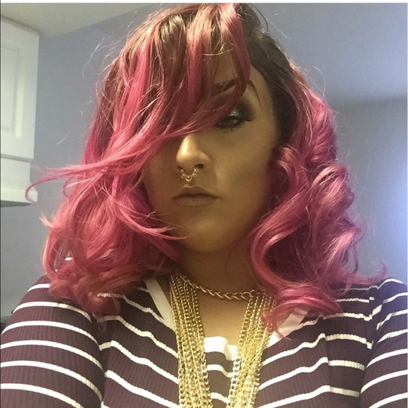 Profile Picture of Amber Bonnett (@skyesmom2013) on Poshmark