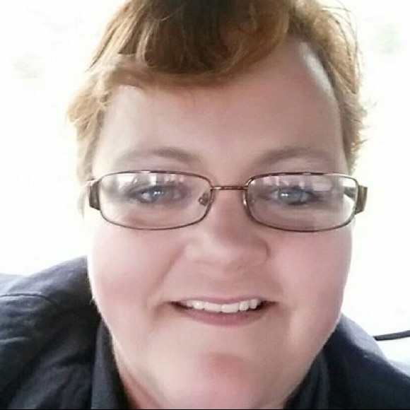 Profile Picture of Aimee Redding (@aimred2697534) on Poshmark