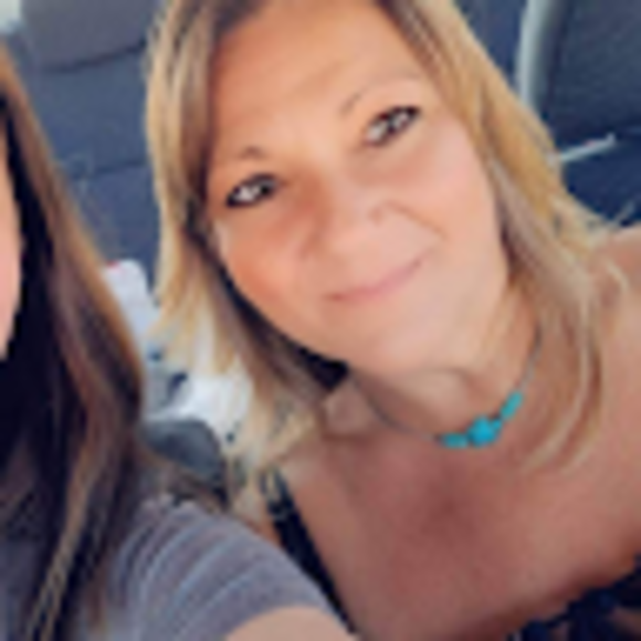 Profile Picture of Vickie Gibson (@vickie_gibson) on Poshmark