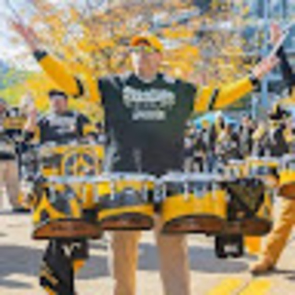 Profile Picture of Scott Day (@dayscottr) on Poshmark