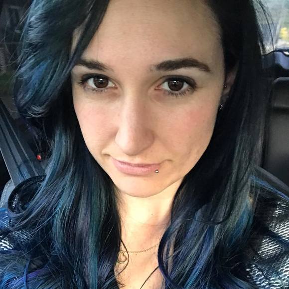 Profile Picture of Lizzie Neyers (@manicpink01) on Poshmark