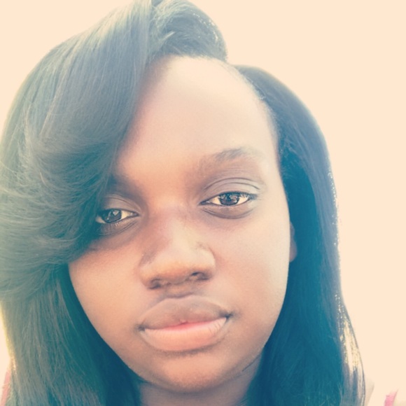 Profile Picture of Shawnika Mills (@shawnikami) on Poshmark