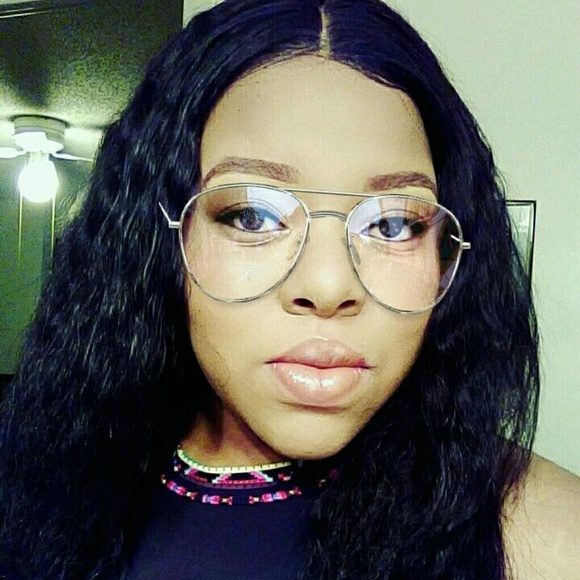 Profile Picture of Maya Walker (@mayaw33) on Poshmark