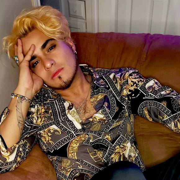 Profile Picture of Mario Vera (@mariovera) on Poshmark