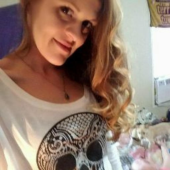 Profile Picture of Leia Chitester (@leiachitester) on Poshmark