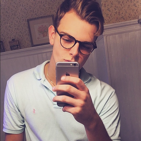 Profile Picture of Brevin Livers (@bglive) on Poshmark