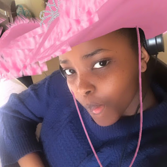 Profile Picture of Joyce Nizera (@joycenizera) on Poshmark