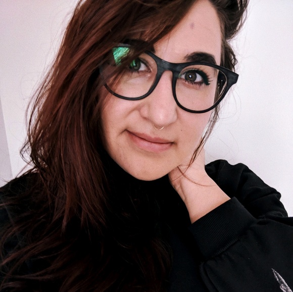 Profile Picture of Soraya Benson (@sorayamajd) on Poshmark