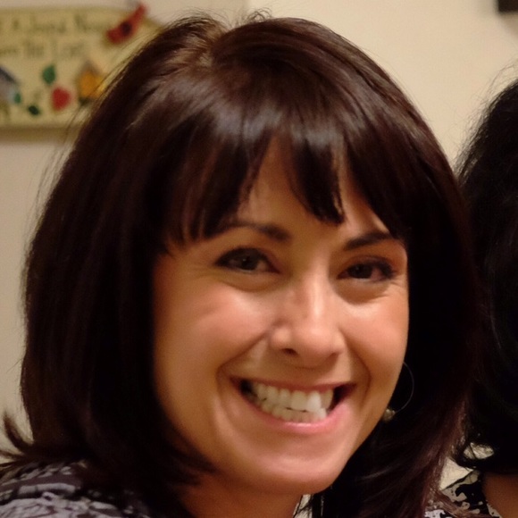 Profile Picture of Barbara Walsh (@bwcoolfinds) on Poshmark