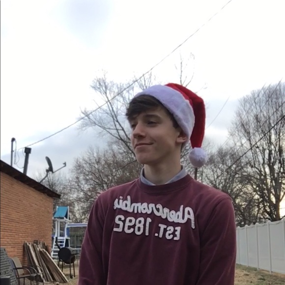 Profile Picture of Adam Gore (@adamgore17) on Poshmark